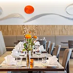 Newstar Hotel